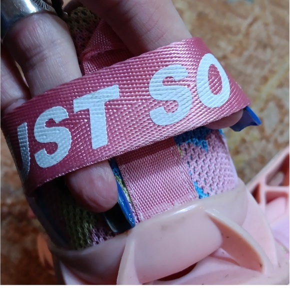 Tennis Shoes euc size 6.5 - Picture 7 of 8